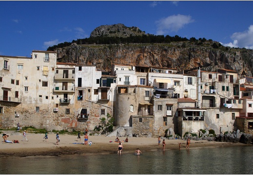 Cefalù, la spiaggetta, la Rocca #02 (6392 visites) Cefalù, la spiaggetta, la Rocca #02