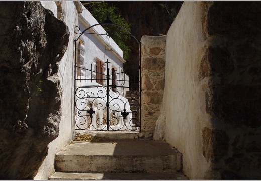 Azogires, monastère des 99 Saints #01 (4150 visites) Azogires, monastère des 99 Saints #01