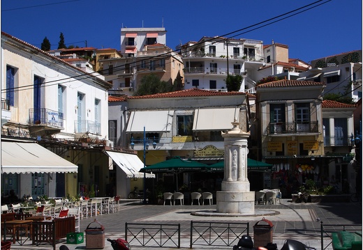 Poros-ville, place #04 (2501 visites) Poros-ville, place #04