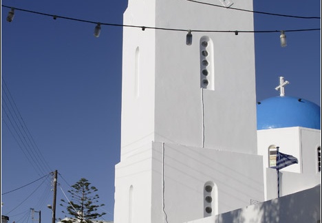 Santorin, Fira #01 (2987 visites) Sans surprise, une église blanche. Santorin, Fira #01