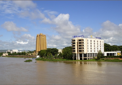 Bamako, rives du Niger, BCEAO #01 (6312 visites) Bamako, rives du Niger, BCEAO #01