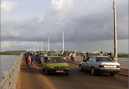 Bamako, pont des Martyrs #19 (5214 visites, score 4.65) Bamako, pont des Martyrs #19