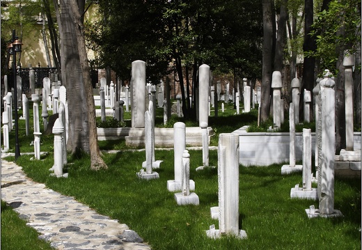 Musée de Mevlevihanesi, cimetière #02 (1028 visites, score 4.50) Musée de Mevlevihanesi, cimetière #02