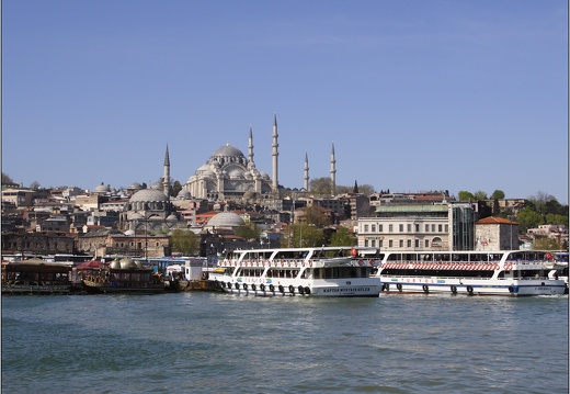 Sultanahmet, mosquées vue de Galata #01 (2592 visites) Mosquée de Rüsten Pasa et de Suleymaniye (Soliman le Magnifique). Sultanahmet, mosquées vue de Galata #01
