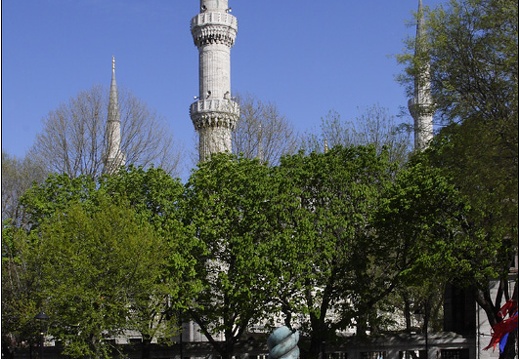 Sultanahmet, hippodrome de Constantinople #03 (1486 visites) Colonne serpentine et mosquée bleue. Sultanahmet, hippodrome de Constantinople #03